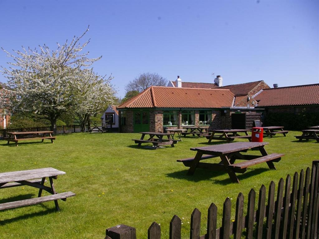 The Red Lion Hotel York Bagian luar foto